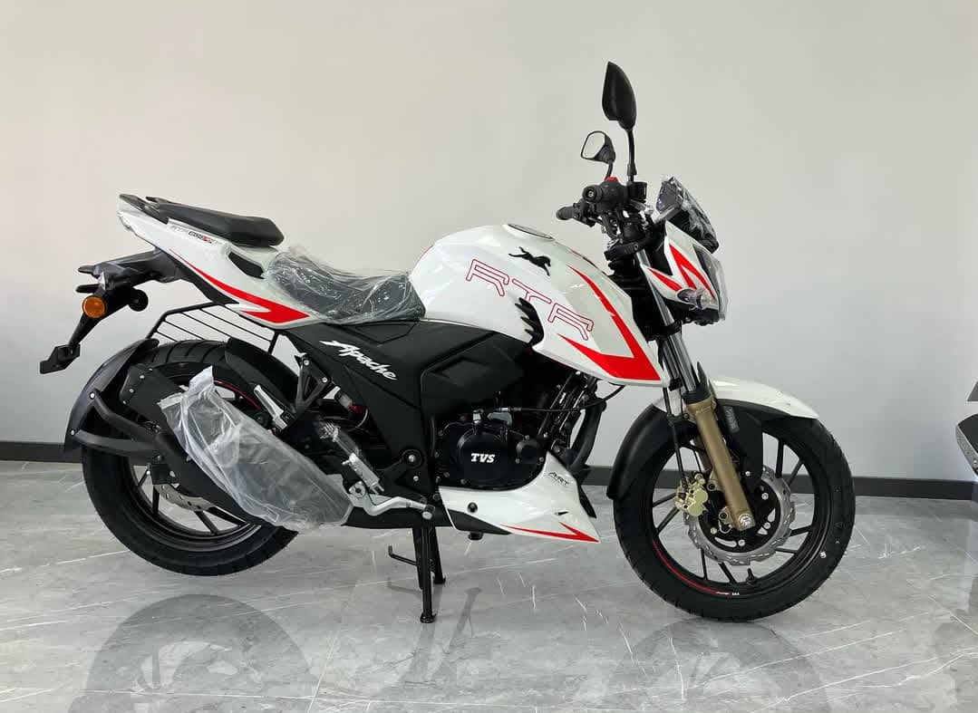 Moto Apache et GS - Vue détaillée 1