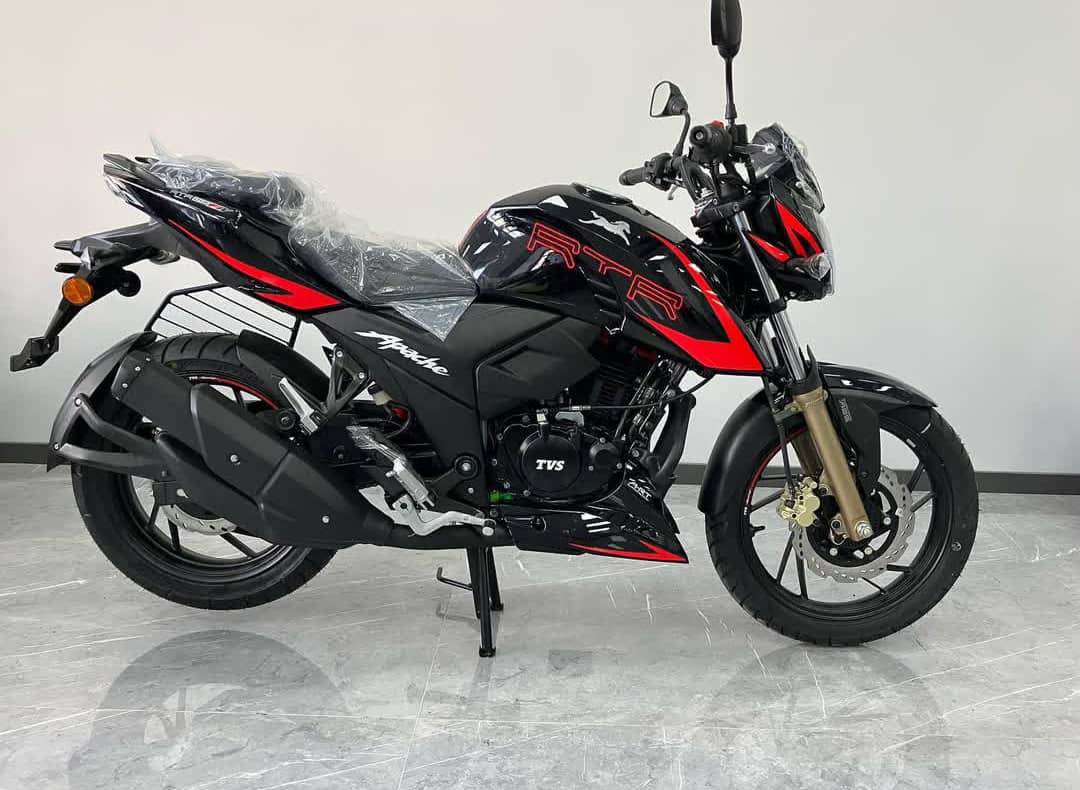 Moto Apache et GS - Vue détaillée 2