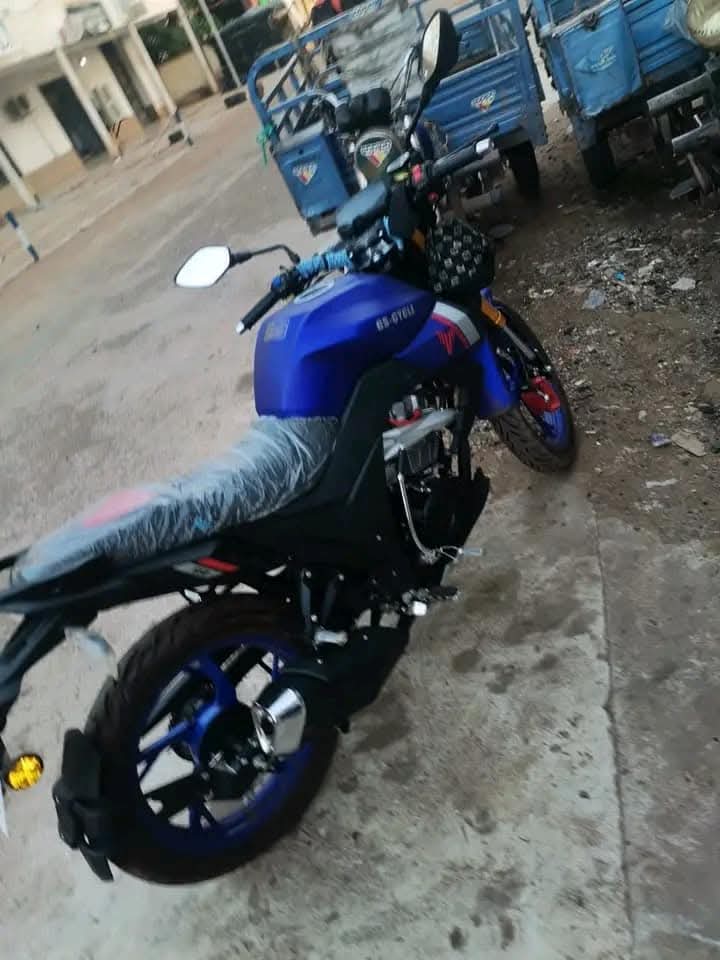 Moto Apache et GS - Vue détaillée 4