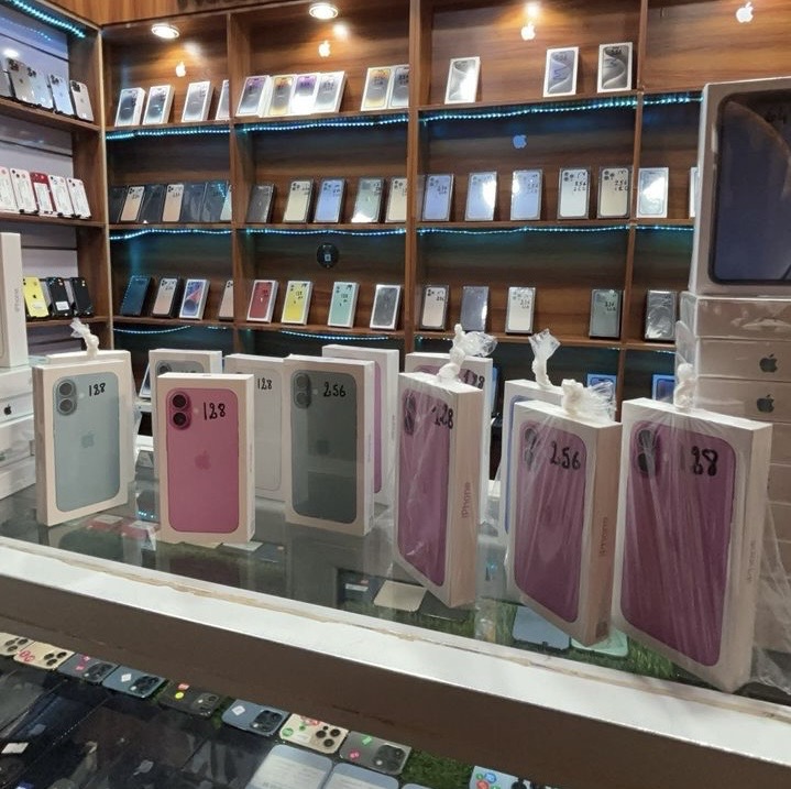 iPhone 16 - Vue détaillée 1