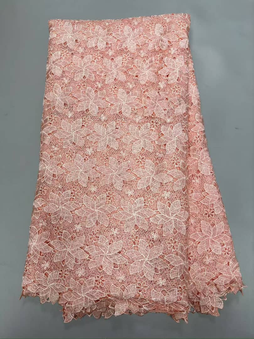 Tissu Brodé - Vue détaillée 1