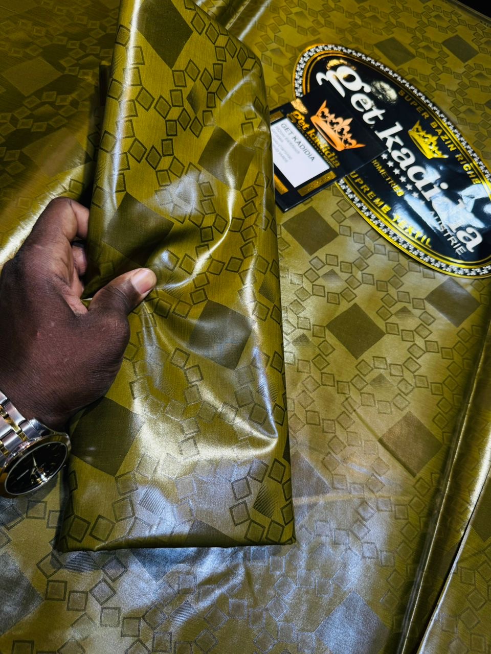 Bazin Riche gold - Vue détaillée 2